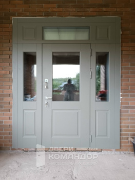 Входная металлическая дверь терморазрыв  шпон / шпон с боковыми и верхней фрамугами со стеклопакетами на заказ